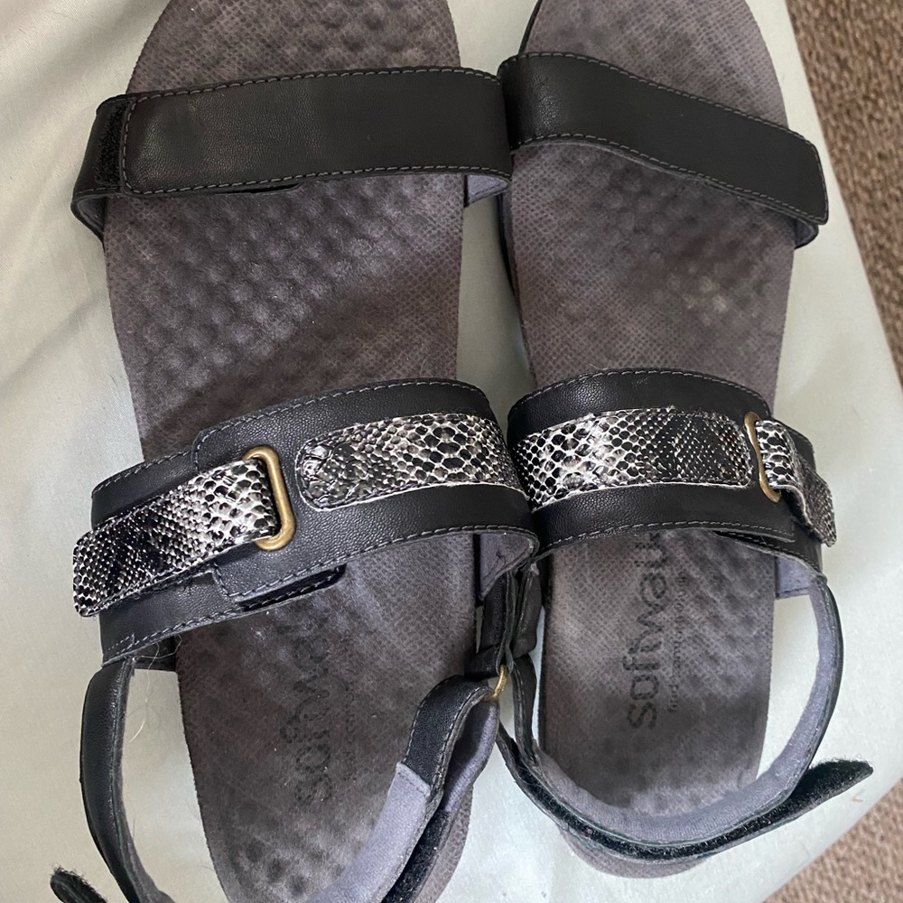 Womens sandals size 9!